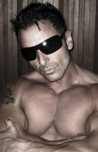 Stripteaseur yanis